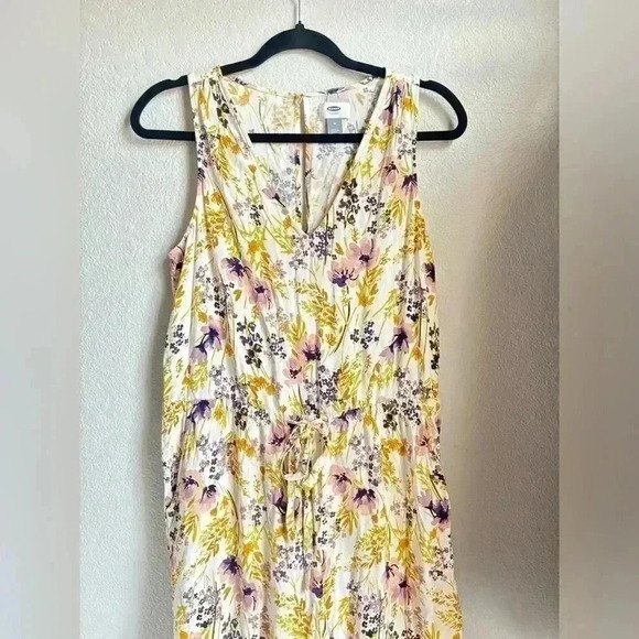 BUNDLE: Florals 🌺 Jumpsuit and Dress - Picture 4 of 11